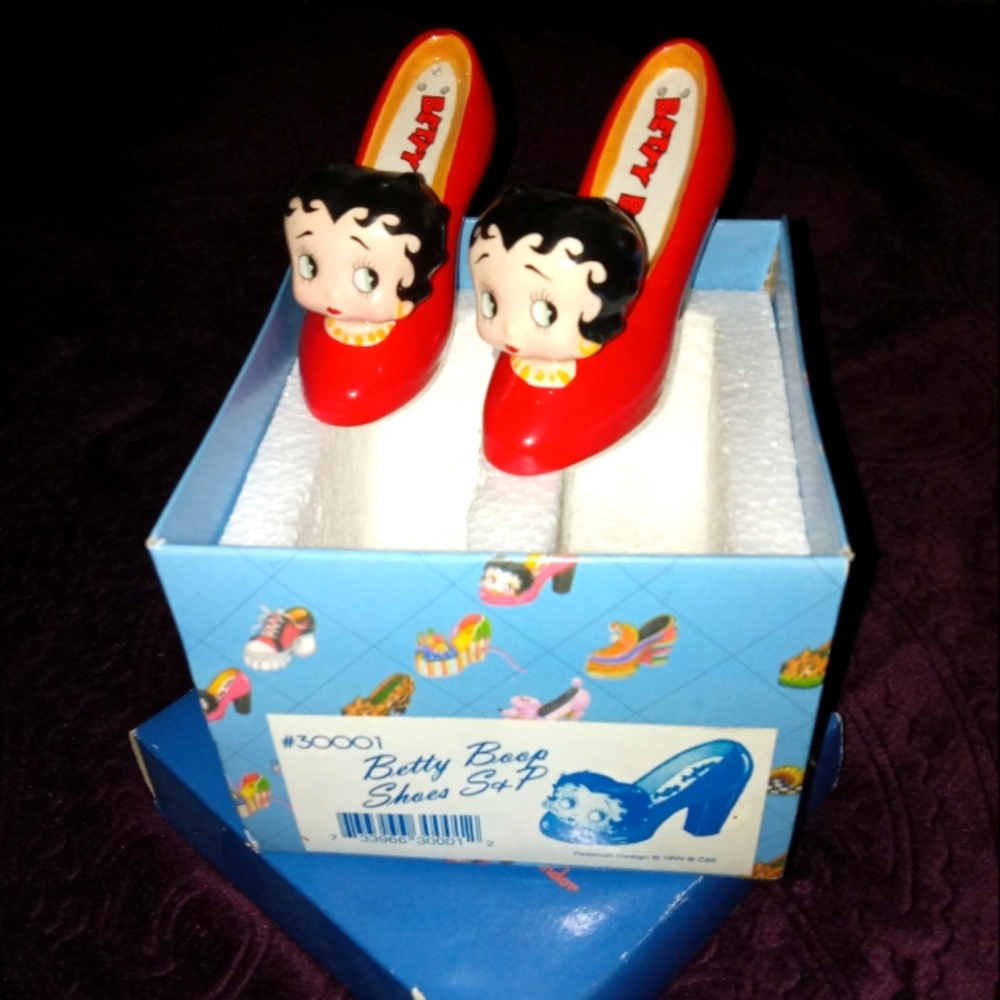 Salt & Pepper shakers